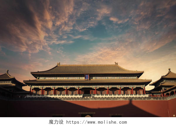 古代皇家宫殿的美丽黄昏的天空在中国北京的紫禁城北京旅游景点